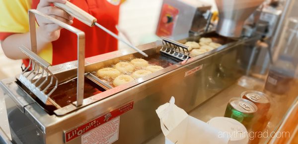 Lil’ Orbits Mini Donuts and Cafe at SM North EDSA